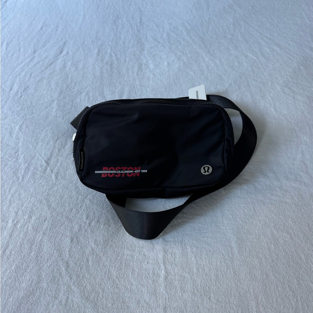 Lululemon Everywhere Belt Bag BOSTON MARATHON 2024